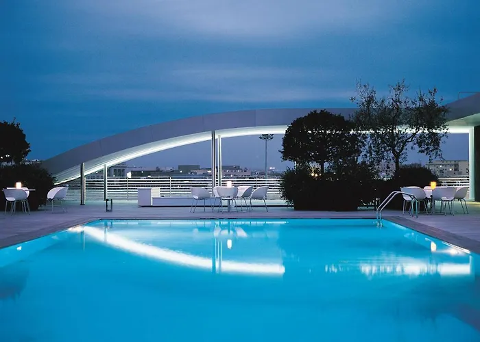 מלון Radisson Blu Es. Hotel, 5*