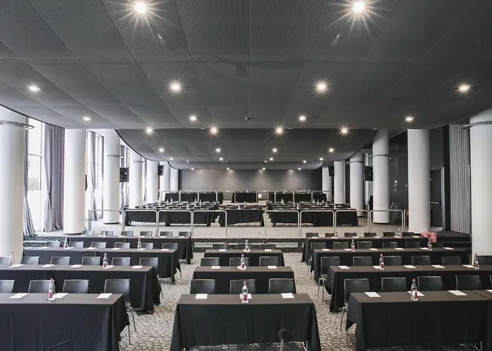 מלון Radisson Blu Es. Hotel, 5*