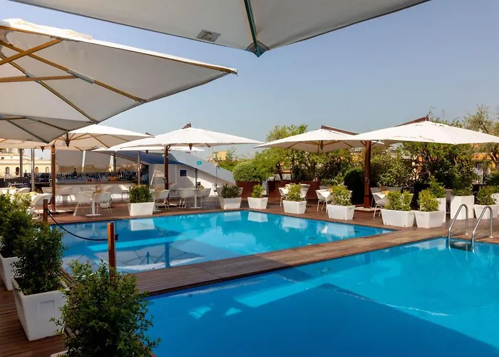 מלון Radisson Blu Es. Hotel, 5*