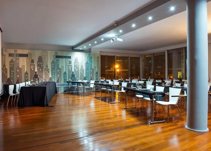 מלון Radisson Blu Es. Hotel,