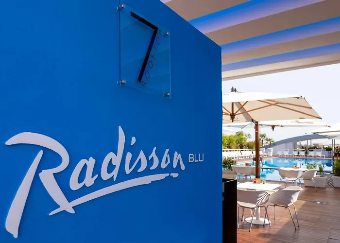 Radisson Blu Es. Hotel, מלון