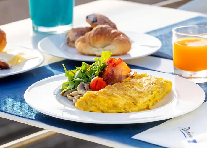 מלון Radisson Blu Es. Hotel, 5*