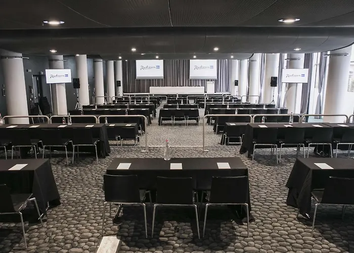 מלון Radisson Blu Es. Hotel, 5*